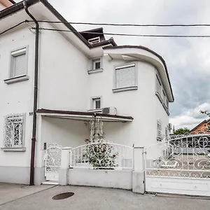  Apartment Kavon